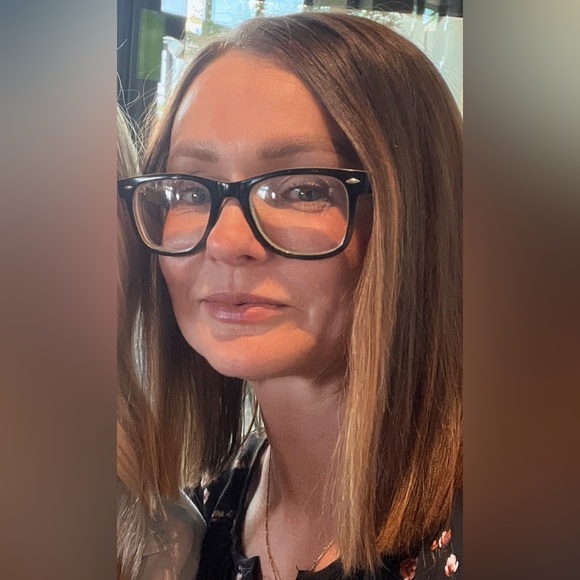 Meet your Posher, Elise - Picture 1 of 1